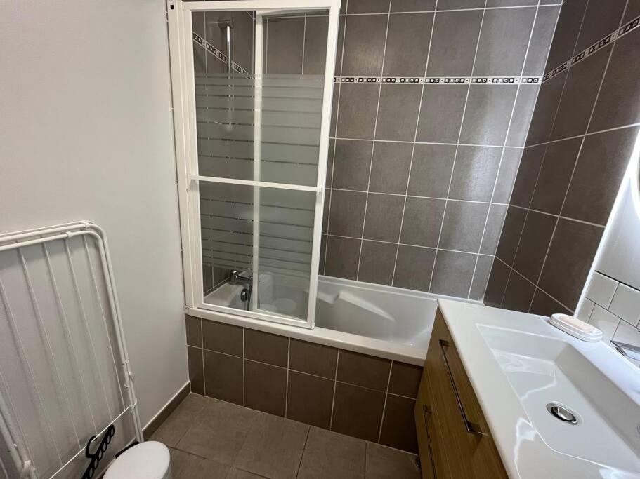 Dahlia, Appt Cosy Avec Parking Et Balcon Apartment Caen Luaran gambar